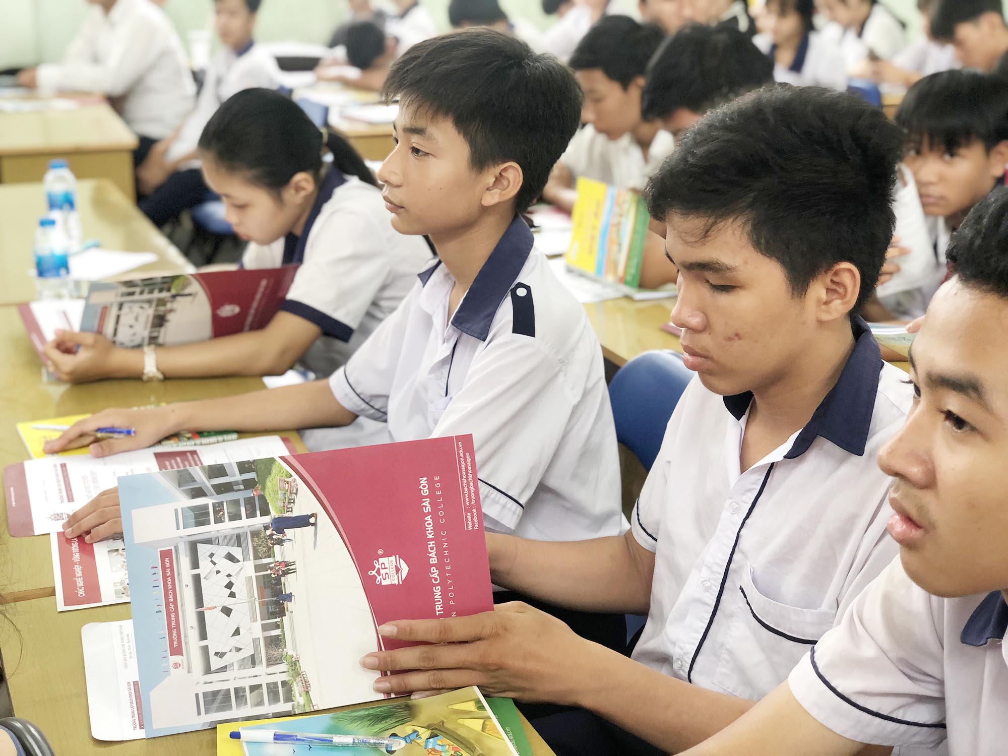 Học Hệ 9+: Học Miễn Phí Và Nhận 2 Văn Bằng Chỉ Trong 2,5 Năm